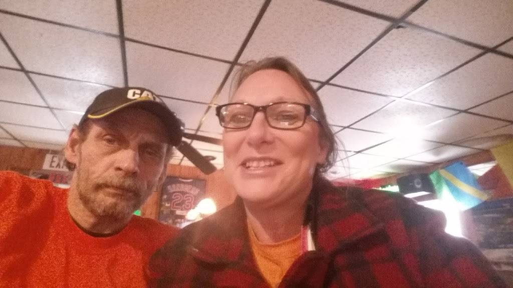 Beer 32 Bar & Grill. | restaurant | 4215 W Southport Rd, Peoria, IL 61615, USA | 3098392049 OR +1 309-839-2049