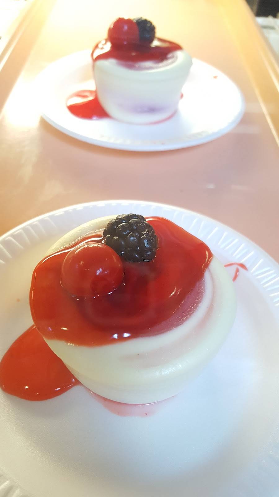 J. Chows Chicken, Ribs, & Salads | restaurant | 7101 Democracy Blvd, Bethesda, MD 20817, USA | 2403802048 OR +1 240-380-2048