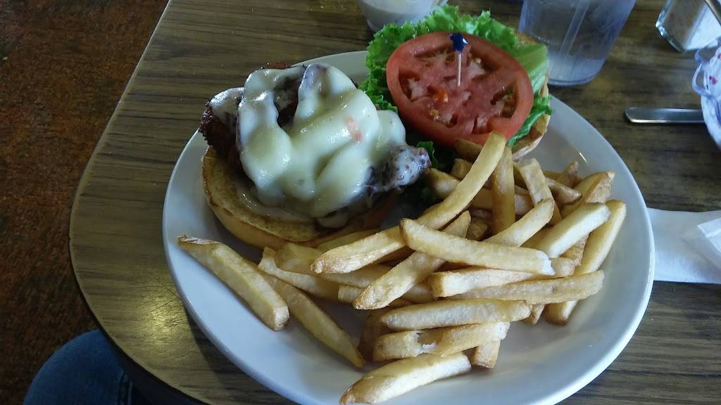 Dixie Grill & Steer Room | restaurant | 101 Dowling Ave SE, Live Oak, FL 32064, USA | 3863642810 OR +1 386-364-2810