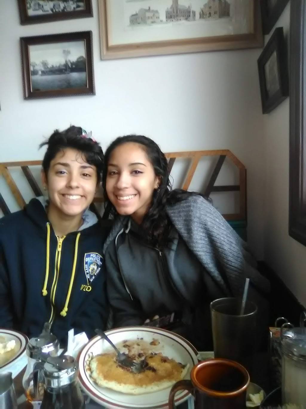 Pine Grove Diner | restaurant | 78 Lake Ave, Danbury, CT 06810, USA | 2037986556 OR +1 203-798-6556