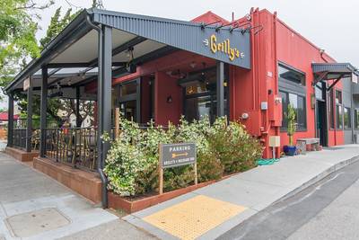 Grillys | restaurant | 493 Miller Ave, Mill Valley, CA 94941, USA | 4153813278 OR +1 415-381-3278