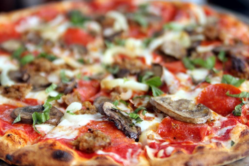 ToScanys Coal Oven Pizza | restaurant | 4960 S Gilbert Rd B10, Chandler, AZ 85249, USA | 4808020742 OR +1 480-802-0742