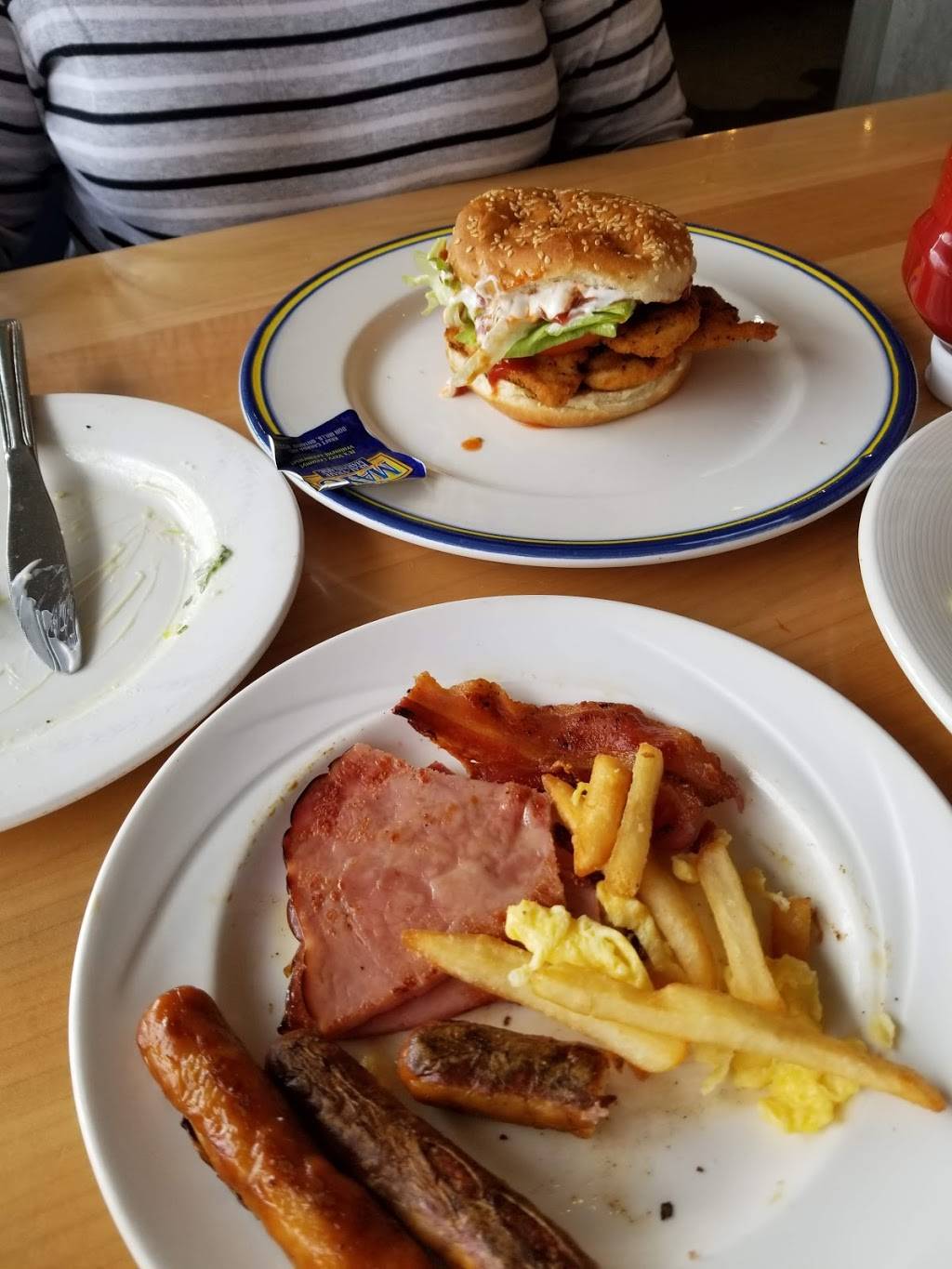 Dundas Street Grille | restaurant | 5238 Dundas St W, Etobicoke, ON M9B 1A9, Canada | 4162396244 OR +1 416-239-6244