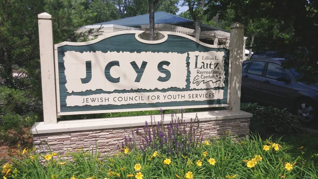 Lillian L. Lutz Recreation Center | restaurant | 1195 Half Day Rd, Highland Park, IL 60035, USA | 8474326355 OR +1 847-432-6355