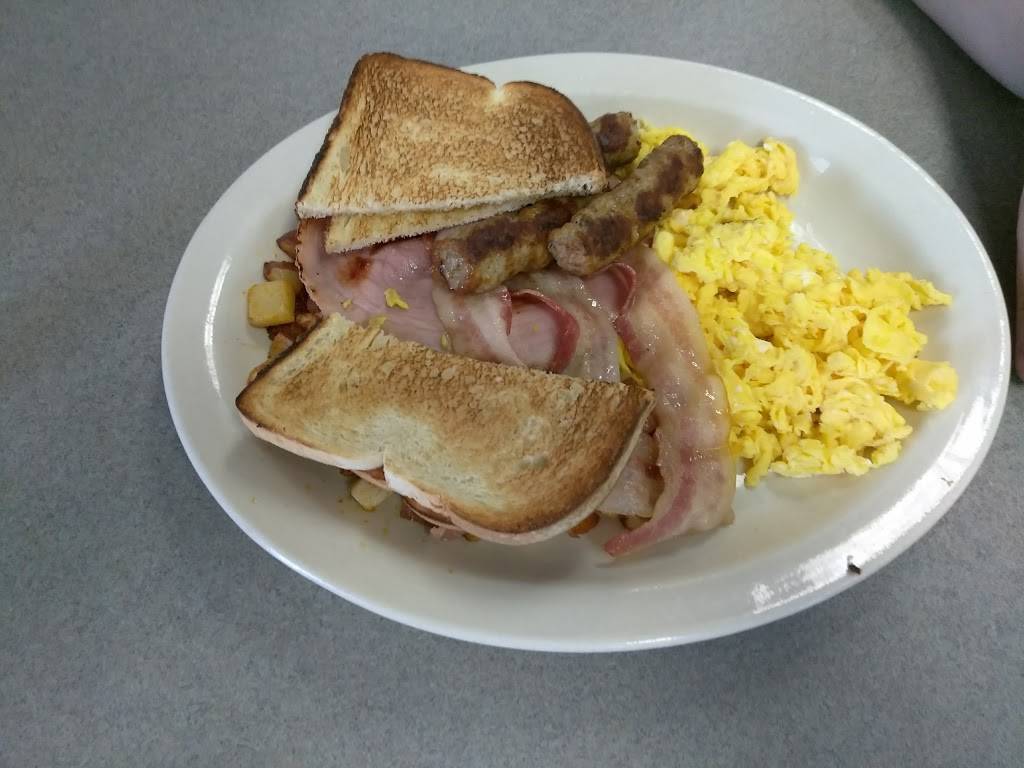 Sandees Restaurant | restaurant | 162 Main St, Lancaster, MA 01523, USA | 9783651950 OR +1 978-365-1950