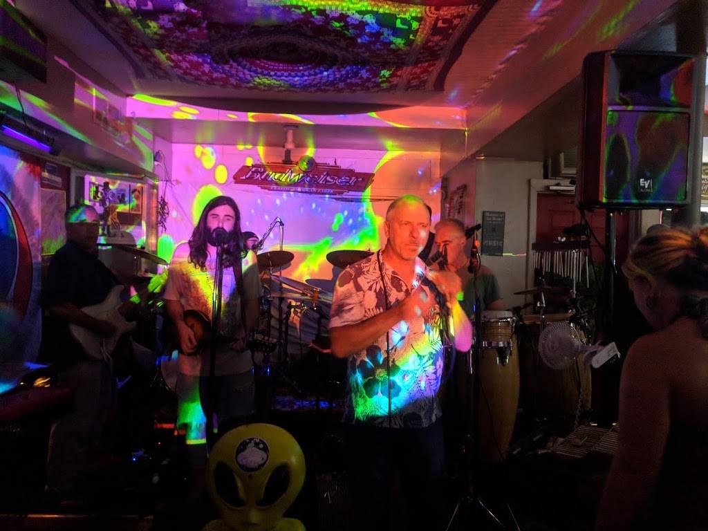 The Eleven Bar & Grill | restaurant | 173 Rubber Ave, Naugatuck, CT 06770, USA | 2037238881 OR +1 203-723-8881