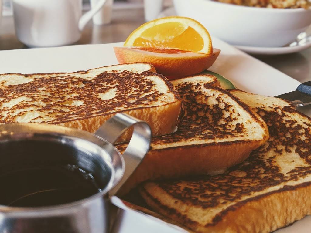 Au Blanc DOeuf | restaurant | 1903 Boulevard René-Laennec, Laval, QC H7M 5E2, Canada | 4506623131 OR +1 450-662-3131