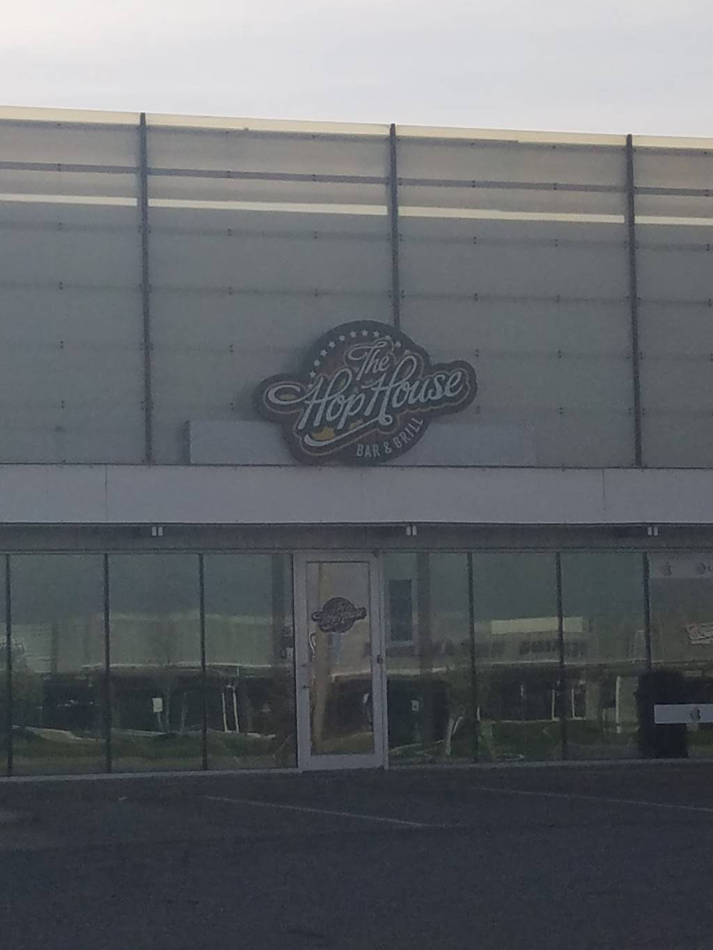 The HopHouse Bar & Grill | restaurant | 11425 S 72nd St #101, Papillion, NE 68046, USA | 4029330511 OR +1 402-933-0511