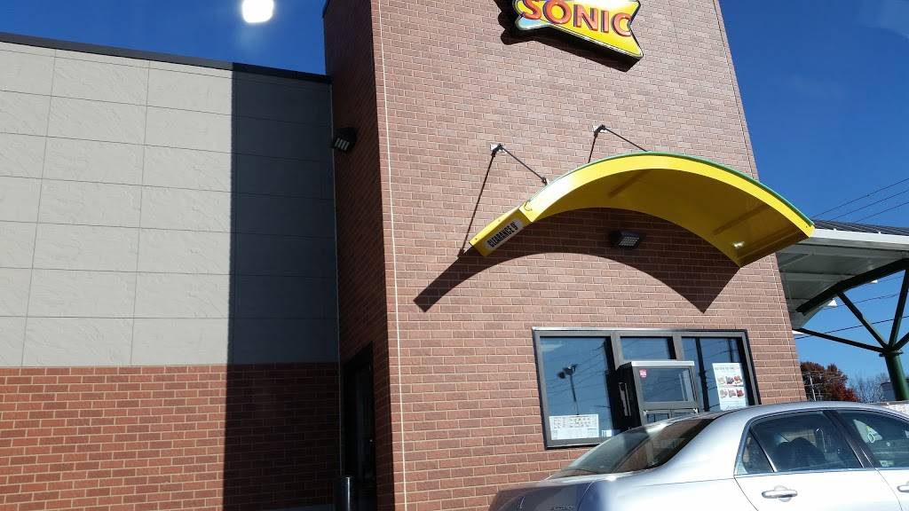 Sonic Drive-In | restaurant | 7112 N Oak Trafficway, Gladstone, MO 64118, USA | 8164361024 OR +1 816-436-1024