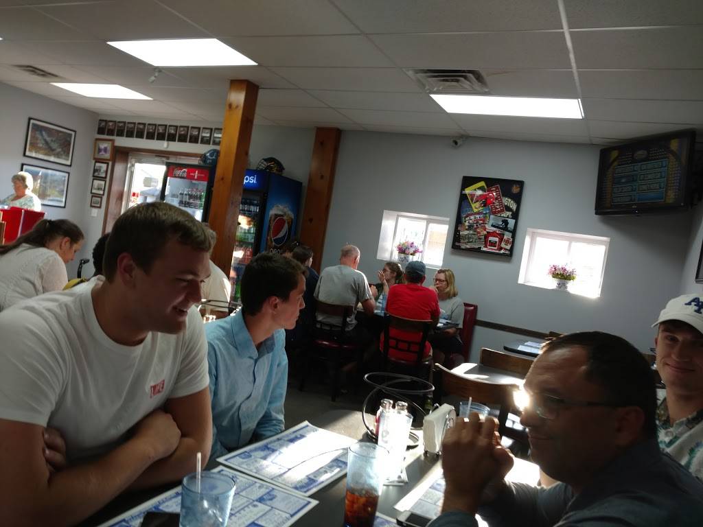 Hometown Pizzeria | restaurant | 101 Crim Ave, Belington, WV 26250, USA | 3048231000 OR +1 304-823-1000