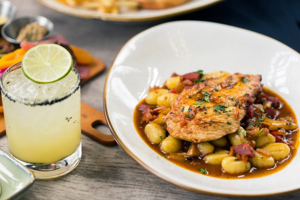 St Amand Kitchen & Cocktails | restaurant | 3990 S Alma School Rd, Chandler, AZ 85248, USA | 4807825550 OR +1 480-782-5550