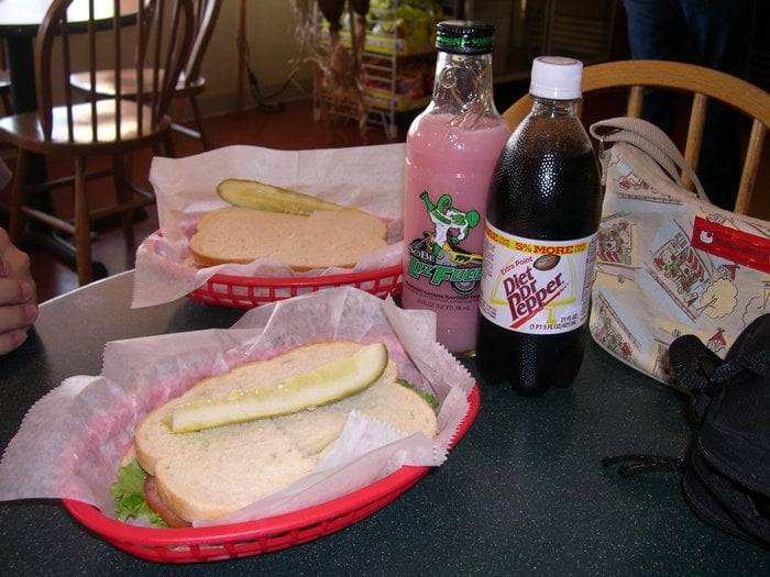 Brookside Market & Deli | restaurant | 4700 Coffee Rd, Bakersfield, CA 93308, USA | 6615881338 OR +1 661-588-1338