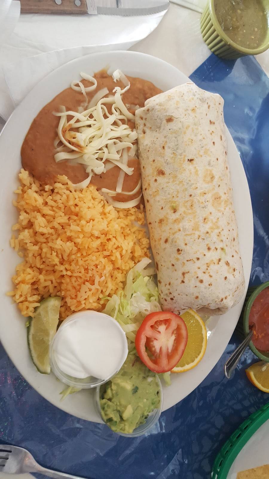 El Jalapeno | restaurant | 2106 W National Ave, Milwaukee, WI 53204, USA | 4143834774 OR +1 414-383-4774