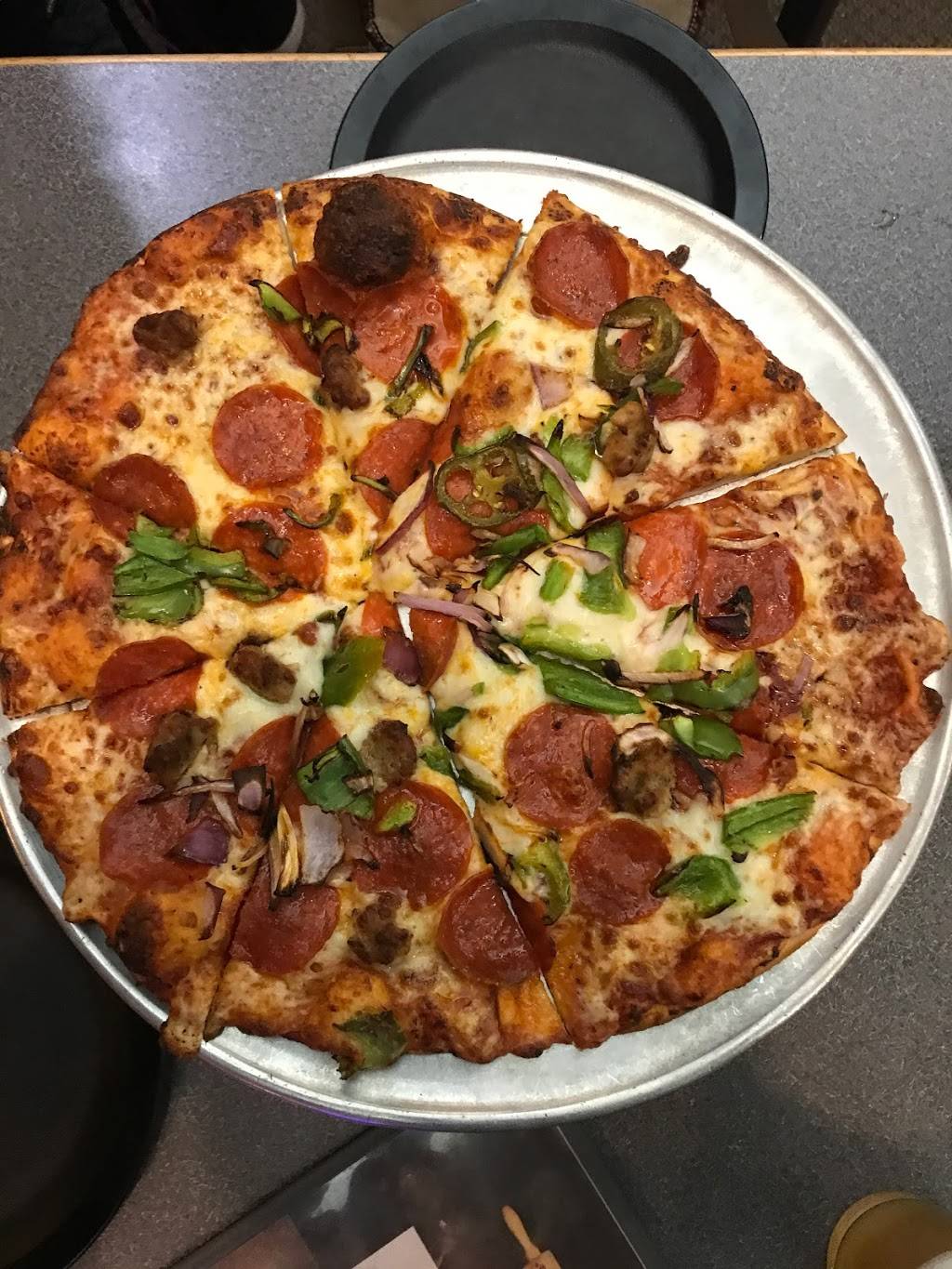 Round Table Pizza | meal delivery | 11200 Donner Pass Rd, Truckee, CA 96161, USA | 5305870577 OR +1 530-587-0577