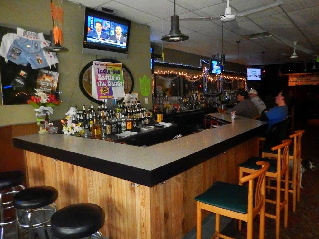 Moes Tavern | restaurant | 2937 N Milwaukee Ave, Chicago, IL 60618, USA | 7732272937 OR +1 773-227-2937