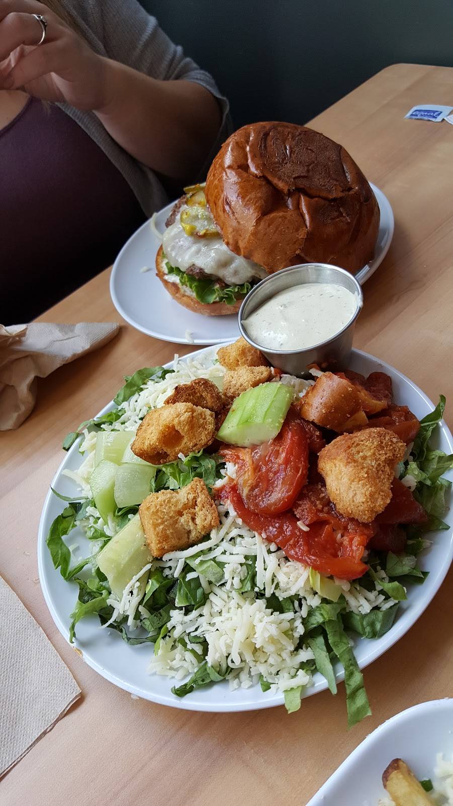 Bernies Burger Bus - Heights | restaurant | 2200 Yale St Suite 100, Houston, TX 77008, USA | 7138678600 OR +1 713-867-8600