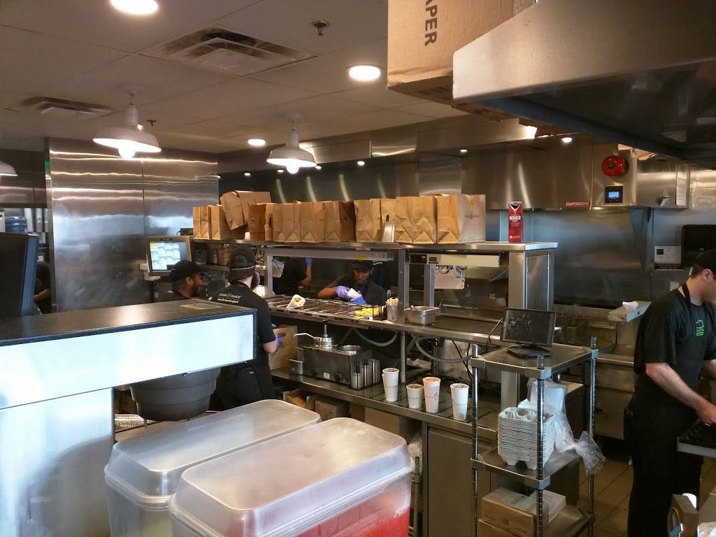 Shake Shack | restaurant | The Plaza at, 7924 Tysons Corner Center, McLean, VA 22102, USA | 5716200383 OR +1 571-620-0383