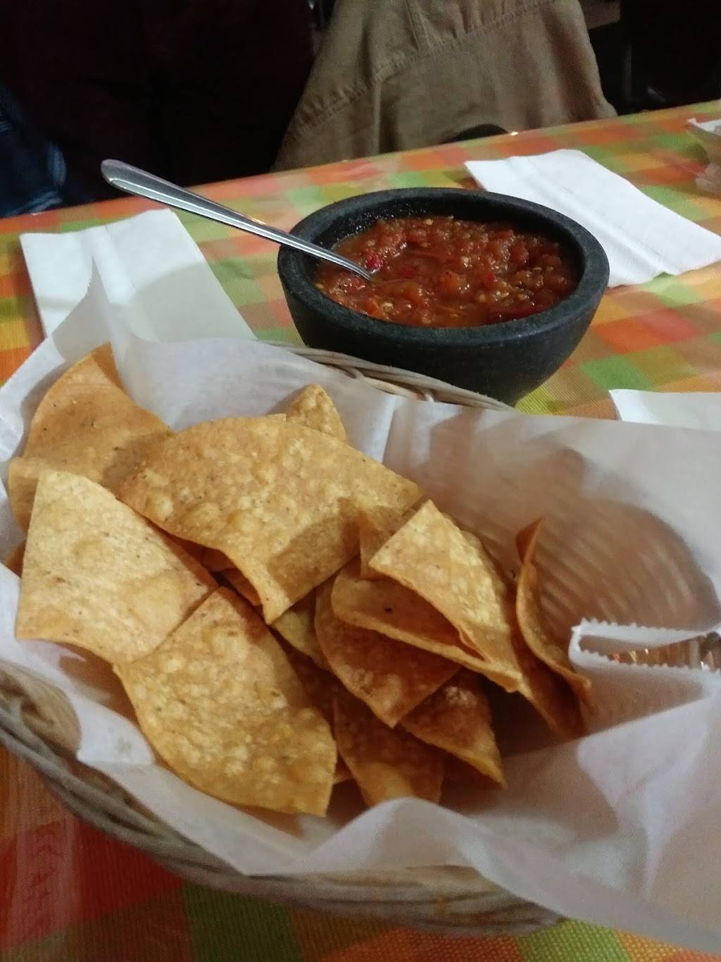 La Quebradita | restaurant | 4047 W North Ave, Chicago, IL 60651, USA | 7734899610 OR +1 773-489-9610