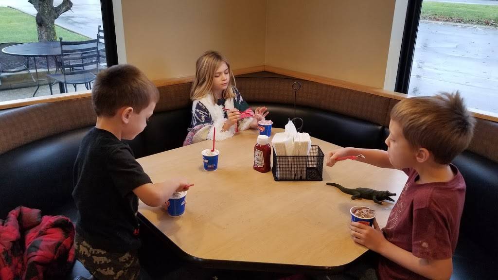 DQ Grill & Chill Restaurant | restaurant | 15500 W High St, Middlefield, OH 44062, USA | 4406325151 OR +1 440-632-5151