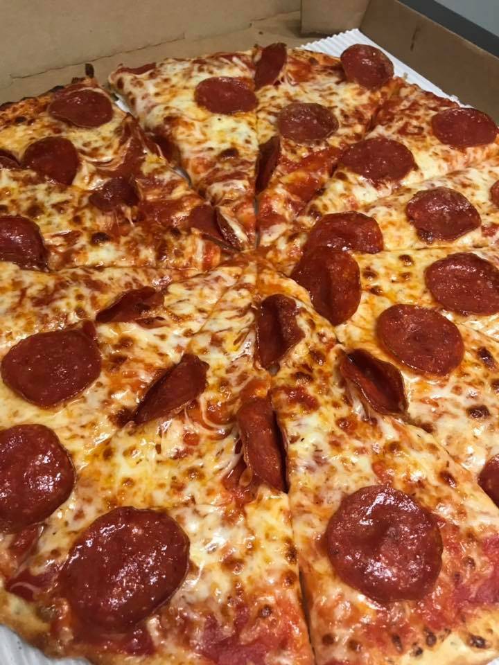 Giovanni’s Pizza of Gilbert | restaurant | 100 Main St, Gilbert, WV 25621, USA | 3046643000 OR +1 304-664-3000