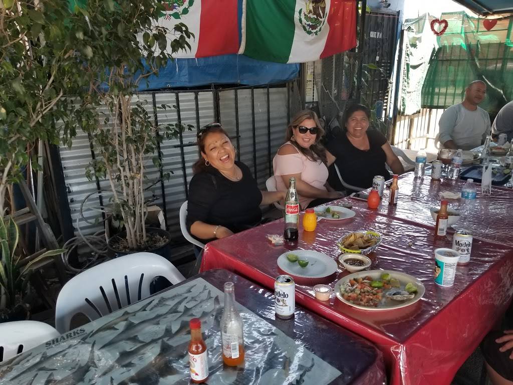 Mariscos El Pariente | restaurant | 11125 S Main St, Los Angeles, CA 90061, USA | 3232420993 OR +1 323-242-0993