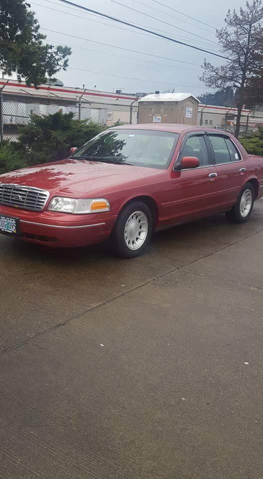 Houndogs Bar & Grill | restaurant | 4463 SE Milwaukie Ave, Portland, OR 97202, USA | 5032323547 OR +1 503-232-3547