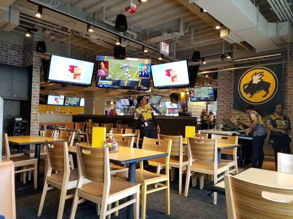 Buffalo Wild Wings | restaurant | 513 W Taylor St, Chicago, IL 60607, USA | 3125880554 OR +1 312-588-0554