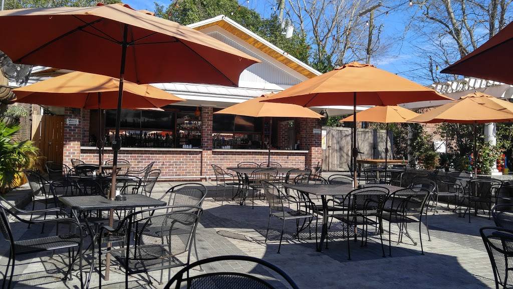 Montreux Bar & Grill | restaurant | 127 W Richardson Ave, Summerville, SC 29483, USA | 8432611200 OR +1 843-261-1200