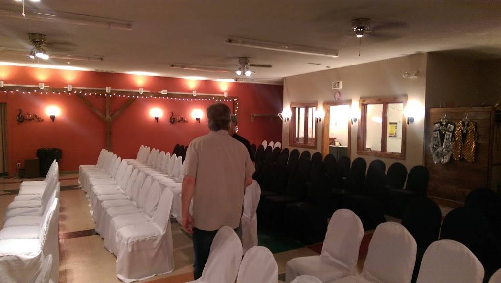 Miss Bettys Dinner Theater | restaurant | 107 Pleasant St, Trafalgar, IN 46181, USA | 3178784424 OR +1 317-878-4424