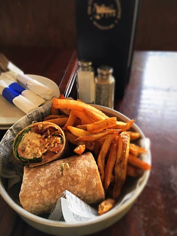 The Cottage Bar & Restaurant | restaurant | 26 Union St, Weymouth, MA 02190, USA | 7818122083 OR +1 781-812-2083