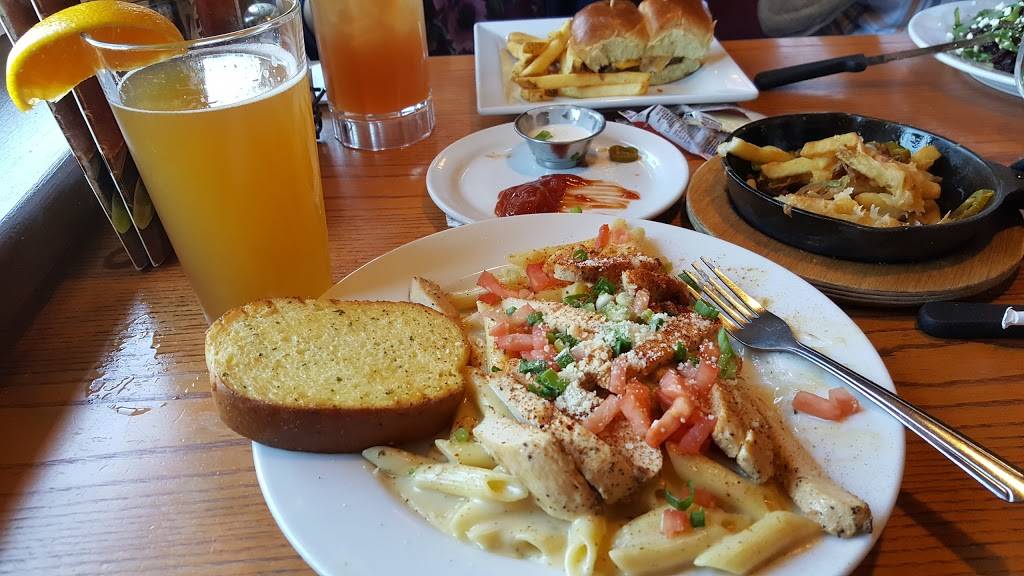 Chilis Grill & Bar | meal takeaway | 1105 W Valley Pkwy, Escondido, CA 92025, USA | 7607375101 OR +1 760-737-5101