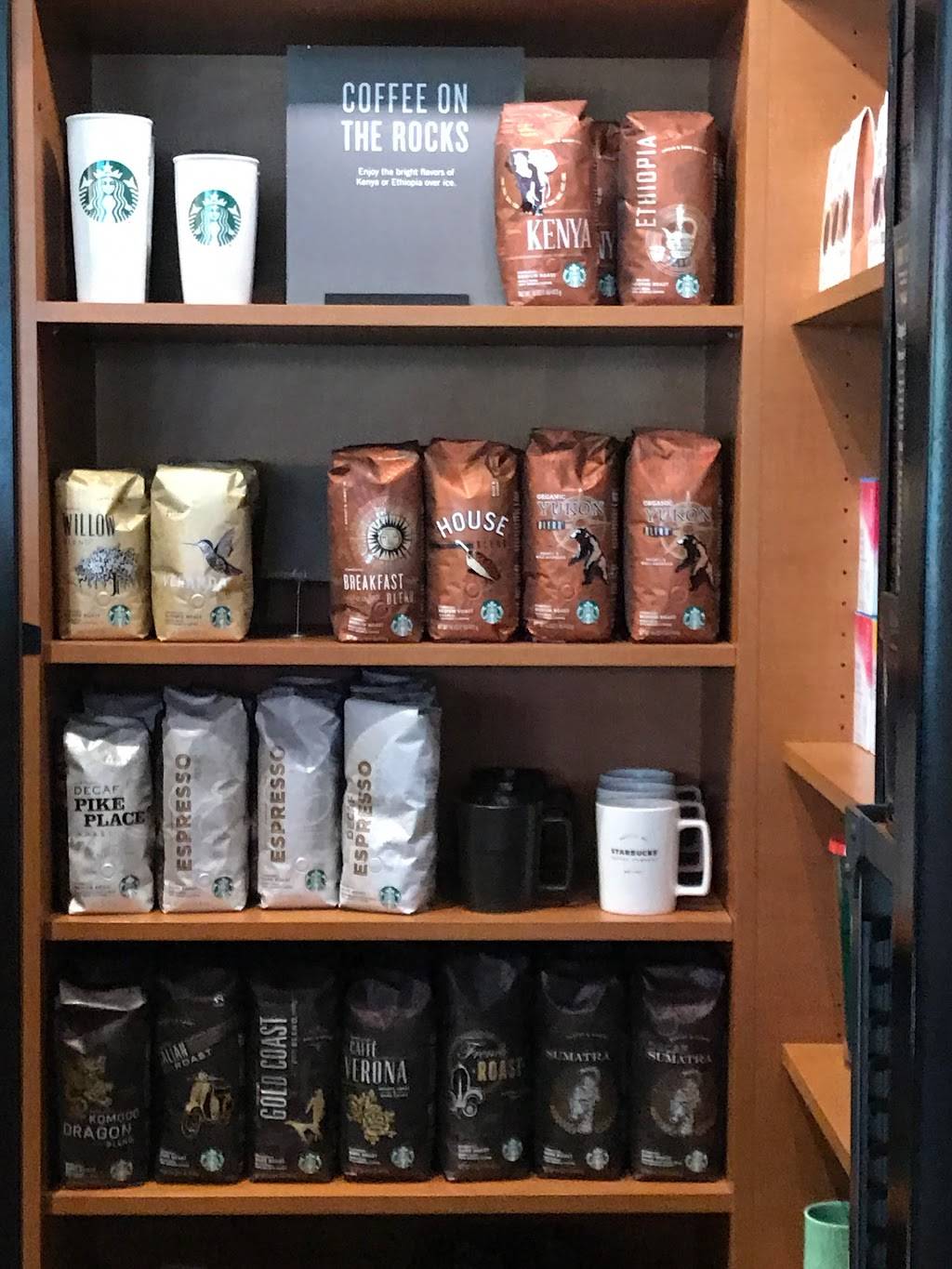 Starbucks | cafe | 6800 Oxon Hill Rd #898, National Harbor, MD 20745, USA | 3015679256 OR +1 301-567-9256