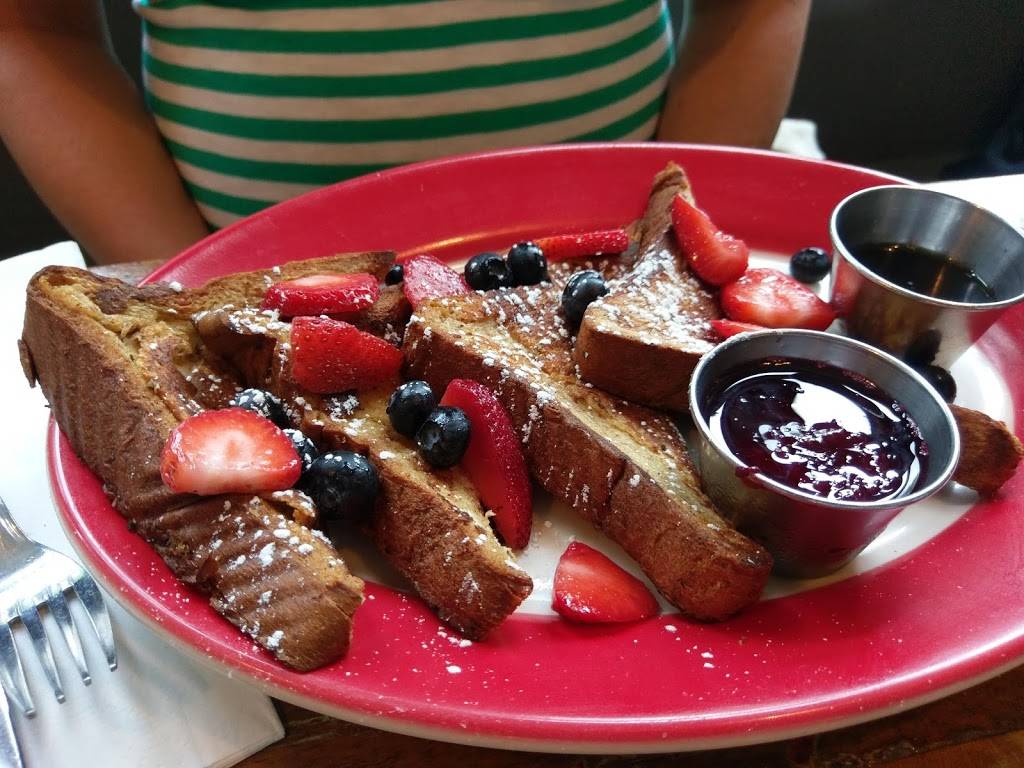 Le Paddock | restaurant | 1235 Prospect Ave, Brooklyn, NY 11218, USA | 7184350921 OR +1 718-435-0921