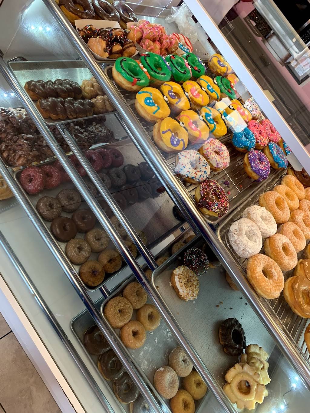 Olivias Donut Shoppe | restaurant | 12806 Broadway St, Pearland, TX 77584, USA | 3467545924 OR +1 346-754-5924