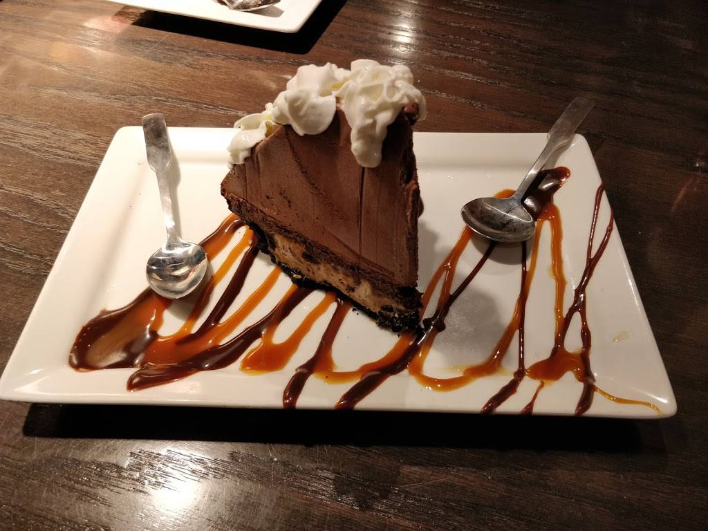 Red Robin Gourmet Burgers and Brews | restaurant | 21220 Pioneer Plaza Dr, Watertown, NY 13601, USA | 3155237320 OR +1 315-523-7320