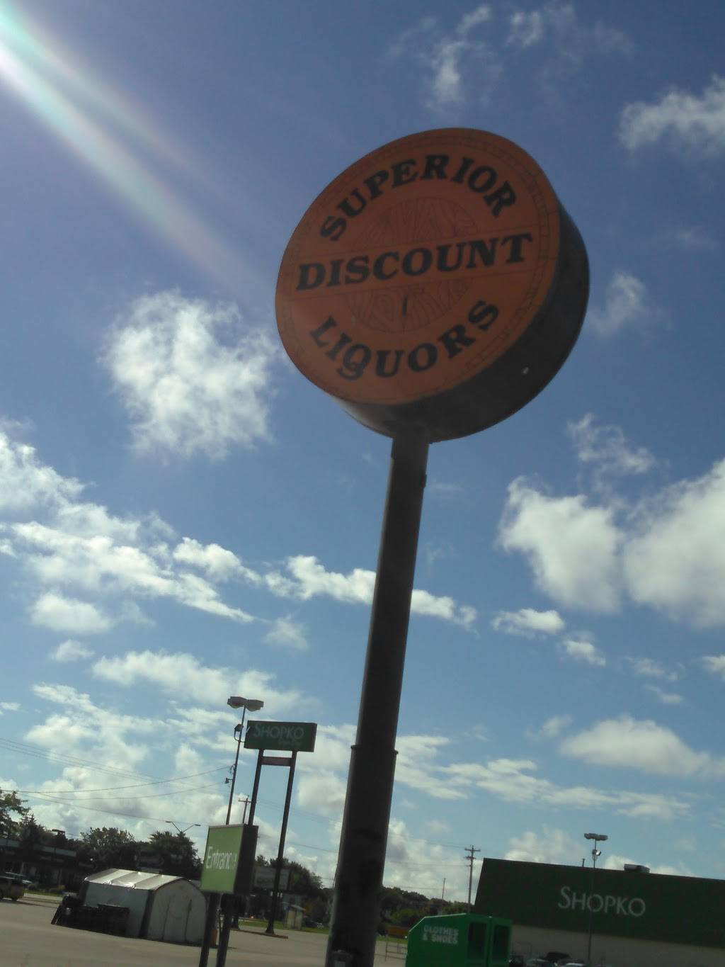 Superior Discount Liquors | restaurant | 130 S Military Ave, Green Bay, WI 54303, USA | 9204977401 OR +1 920-497-7401