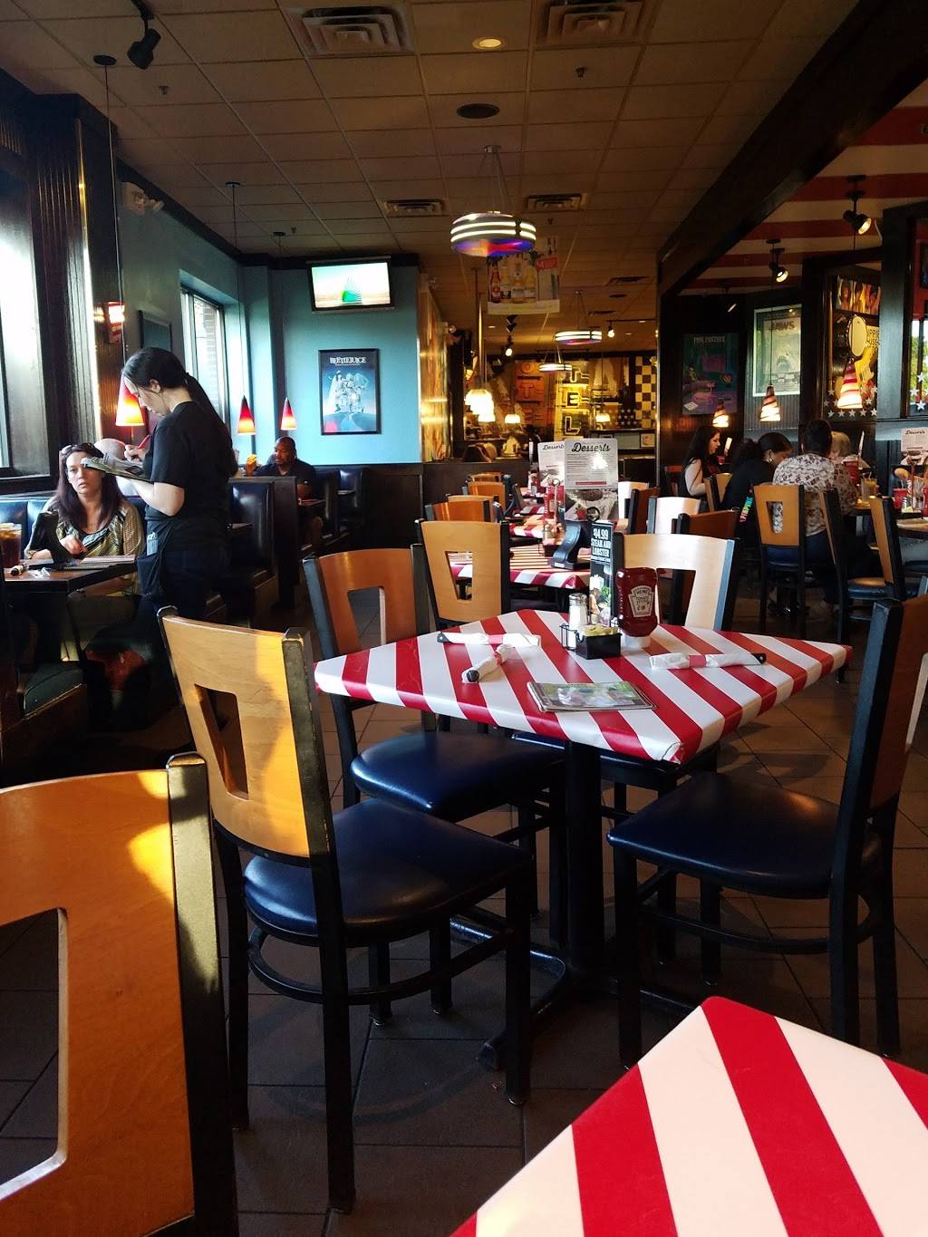 TGI Fridays | restaurant | 280 Marsh Ave, Staten Island, NY 10314, USA | 7189827801 OR +1 718-982-7801