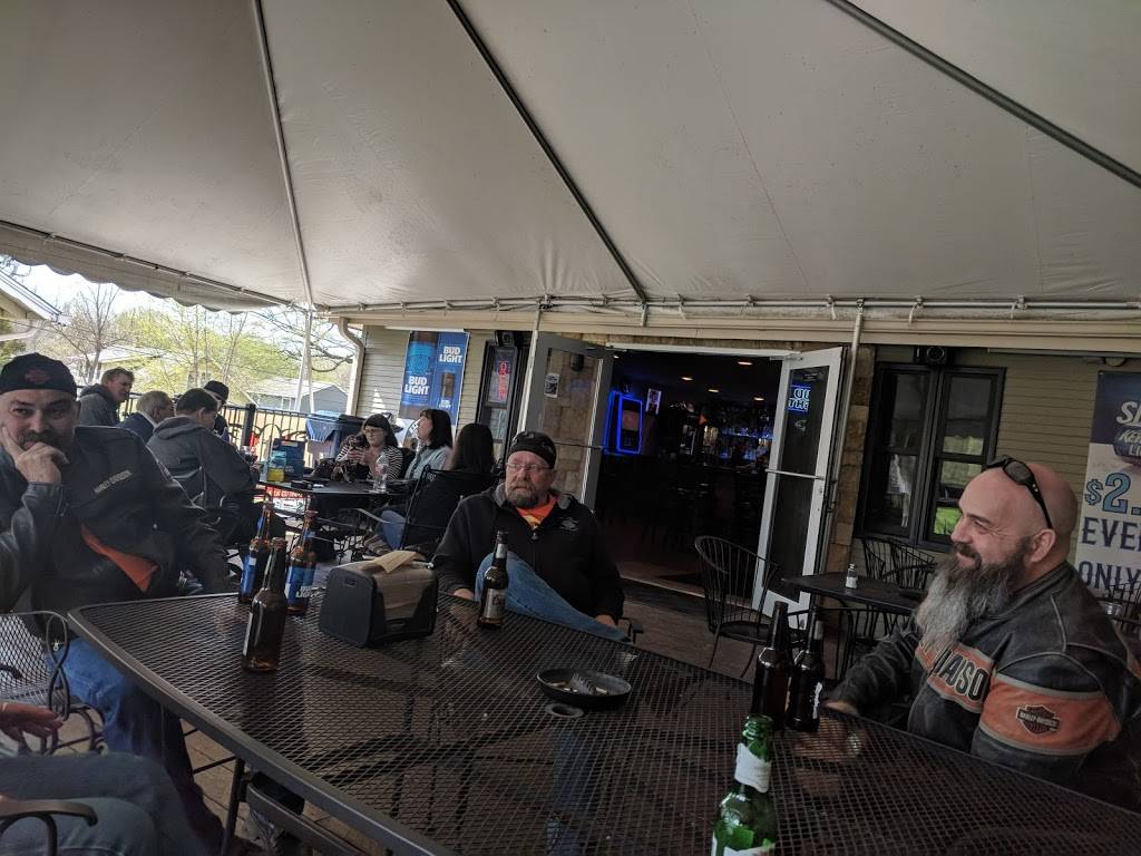 D-dubs Bar And Grill | restaurant | 10 W 9th St, Eudora, KS 66025, USA | 7856907212 OR +1 785-690-7212