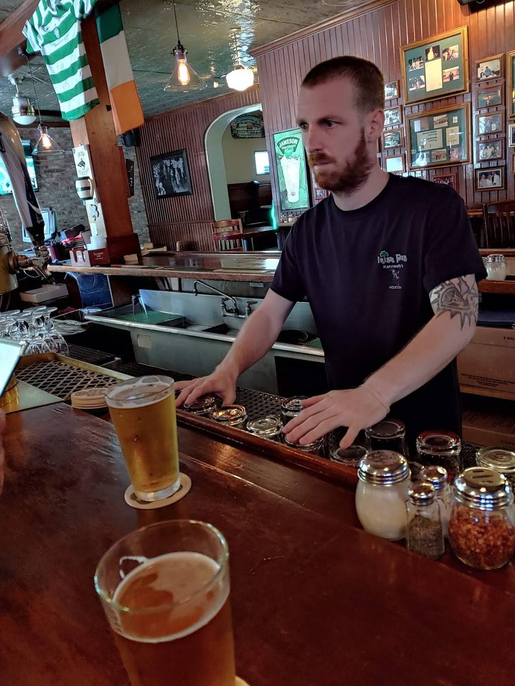 Irish Pub Kenneallys | restaurant | 2111 S Shepherd Dr #7009, Houston, TX 77019, USA | 7136300486 OR +1 713-630-0486