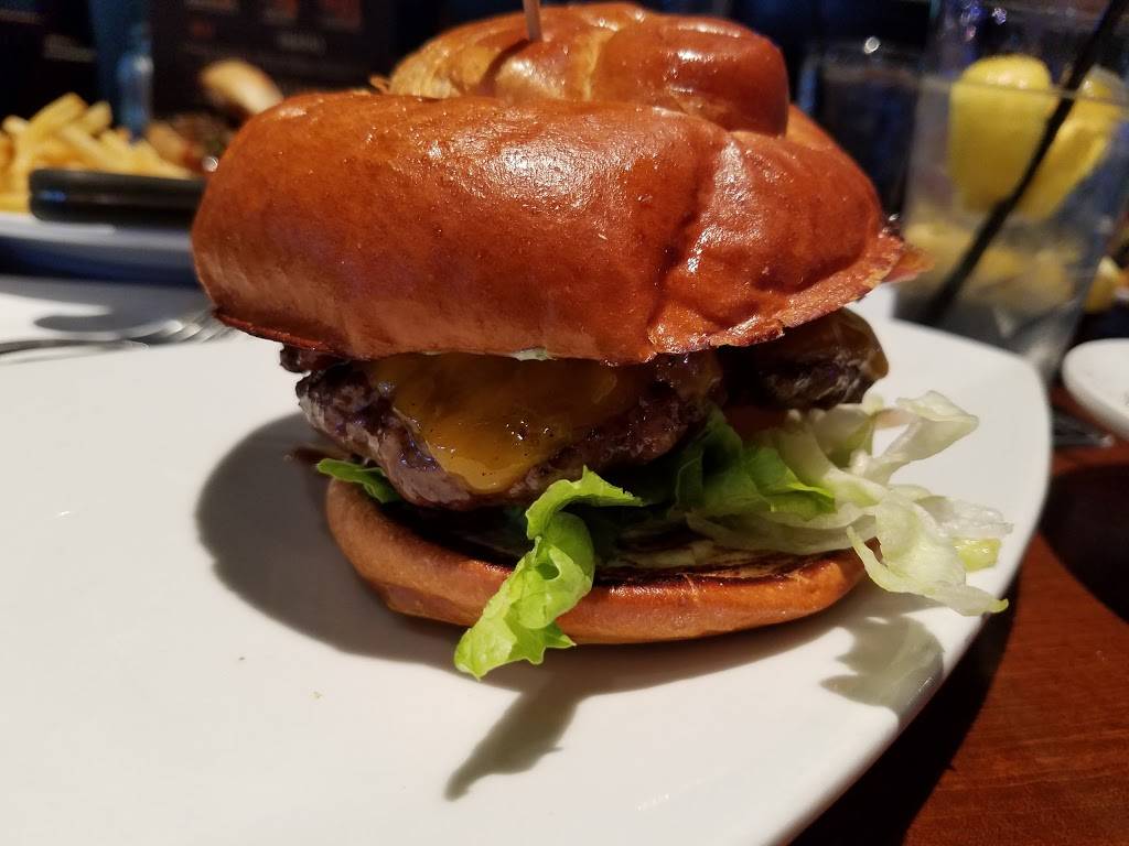 Brick House Tavern + Tap | restaurant | 12910 Northwest Fwy, Houston, TX 77040, USA | 7134620576 OR +1 713-462-0576