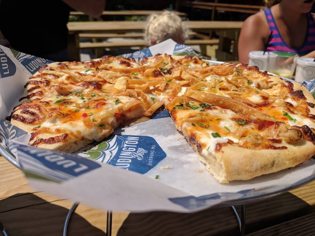 Ludington Bay Brewing Co | restaurant | 515 S James St, Ludington, MI 49431, USA | 2312396690 OR +1 231-239-6690