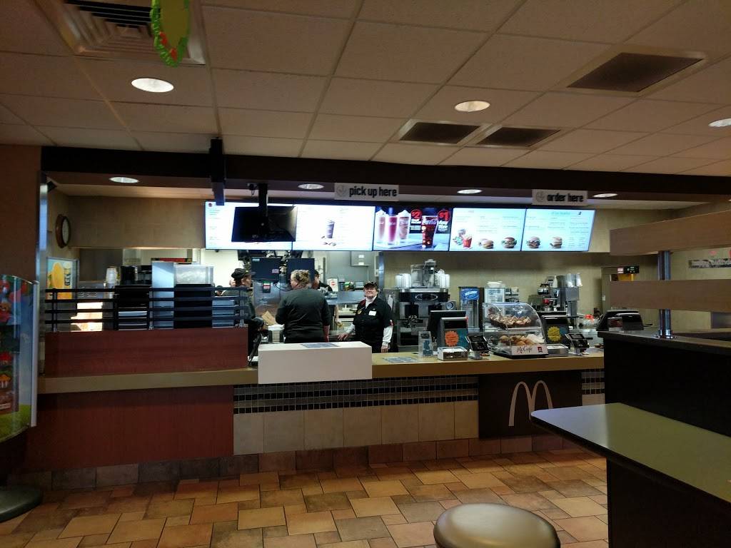 McDonalds | cafe | 1020 S Main St, Cheboygan, MI 49721, USA | 2316272251 OR +1 231-627-2251