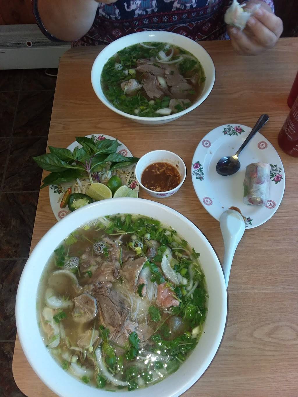 Saigon Express | restaurant | 1098 Arcade St, St Paul, MN 55106, USA | 6517740379 OR +1 651-774-0379