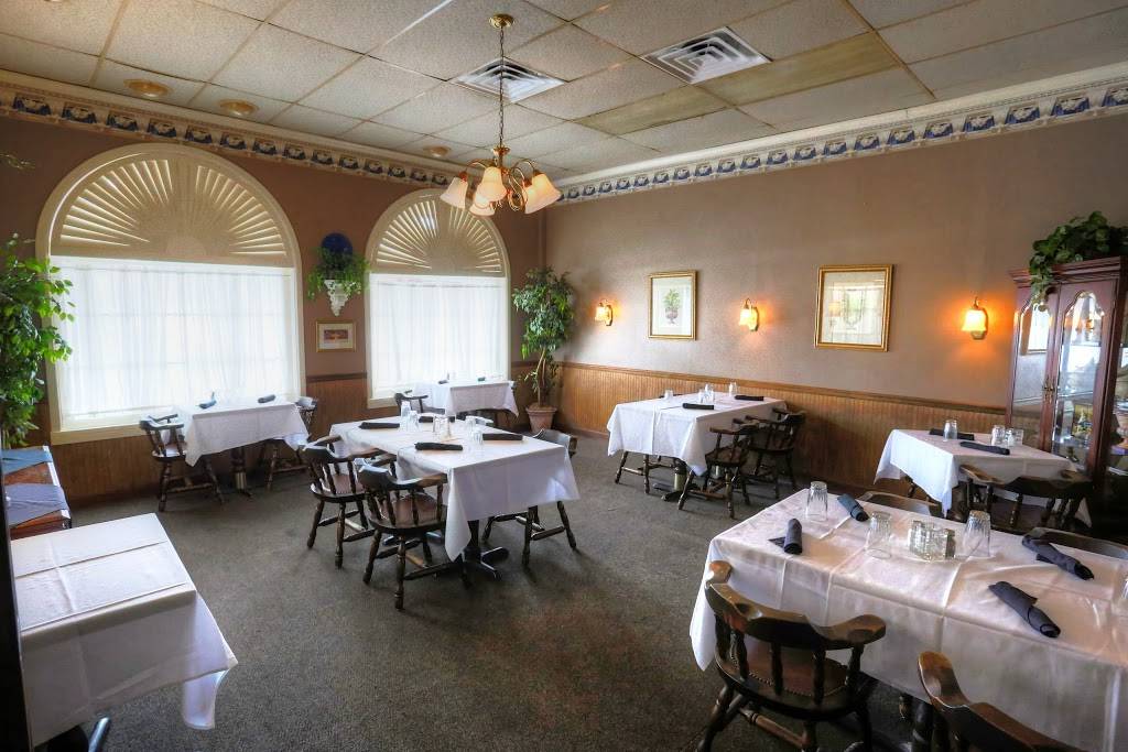 Montagues Restaurant | restaurant | 115 Hampton Ave, Greenwood, SC 29646, USA | 8642231149 OR +1 864-223-1149