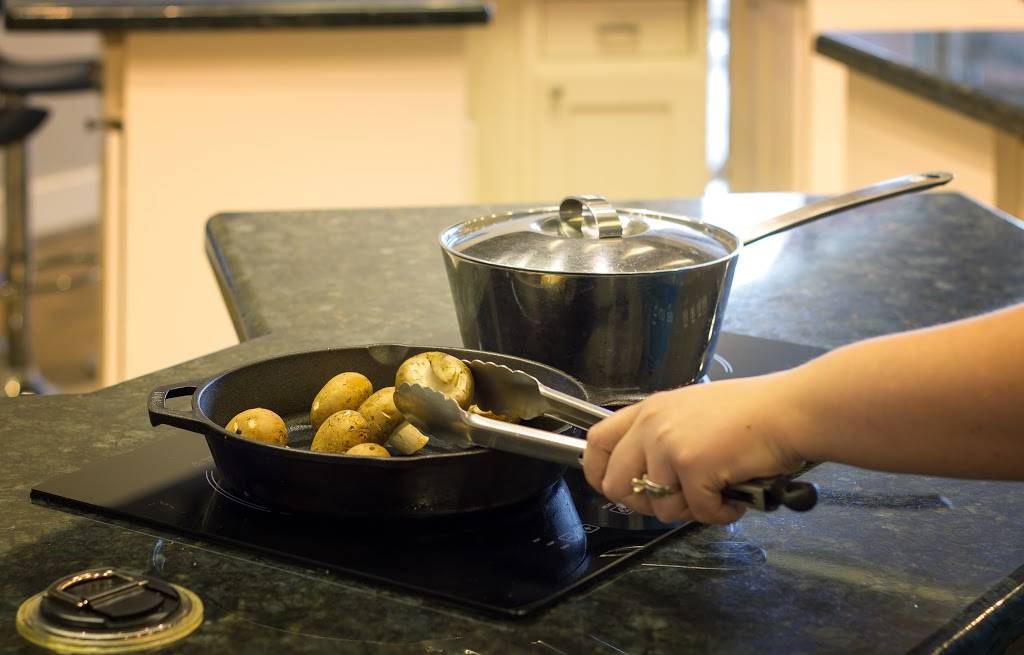 Well Done Cooking Classes | restaurant | 2811 Airline Dr #5, Houston, TX 77009, USA | 8327823518 OR +1 832-782-3518