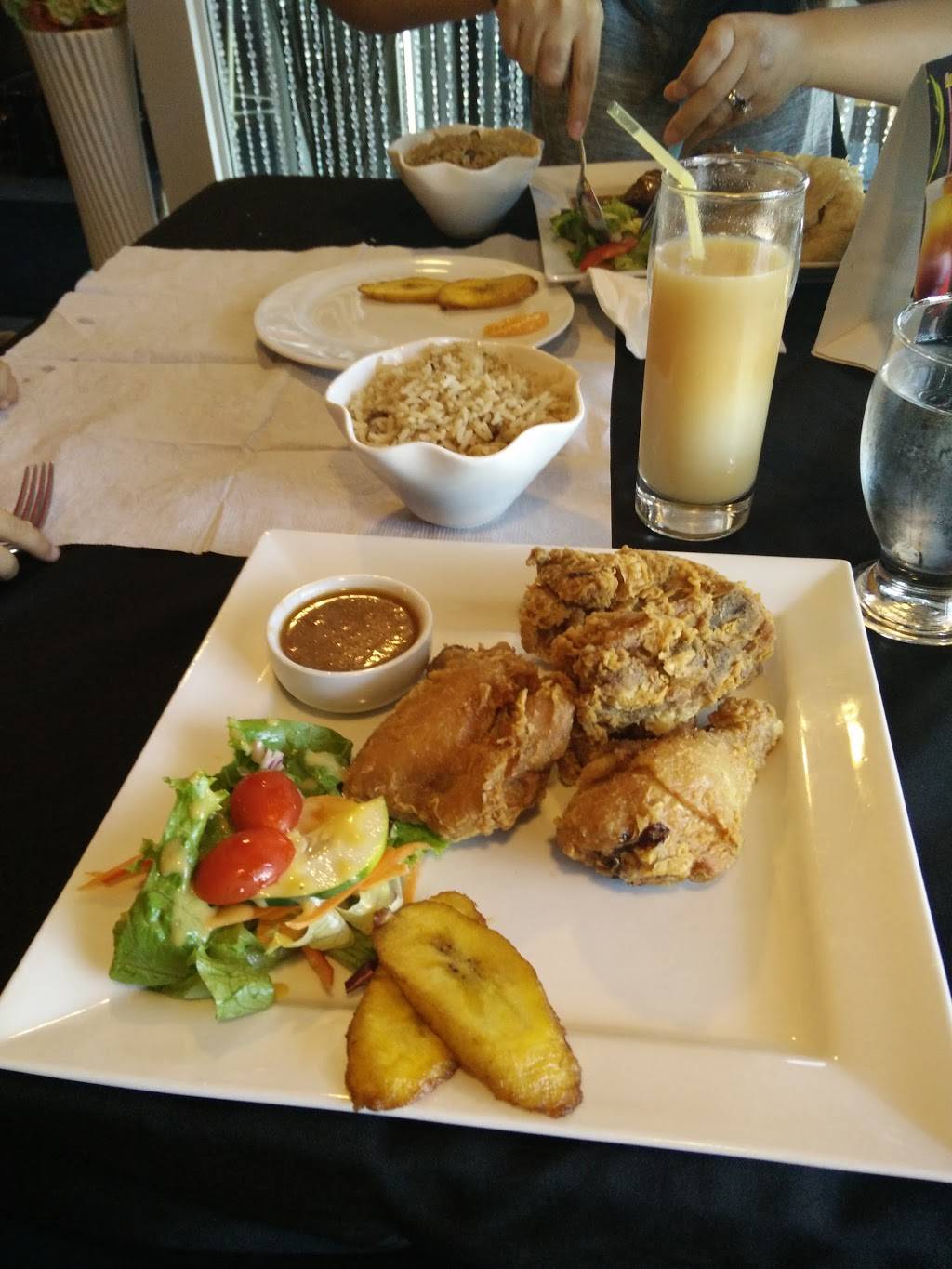 Lil Negril Island Grill | restaurant | 261 Centrepointe Dr, Nepean, ON K2G 6E8, Canada | 6132267575 OR +1 613-226-7575