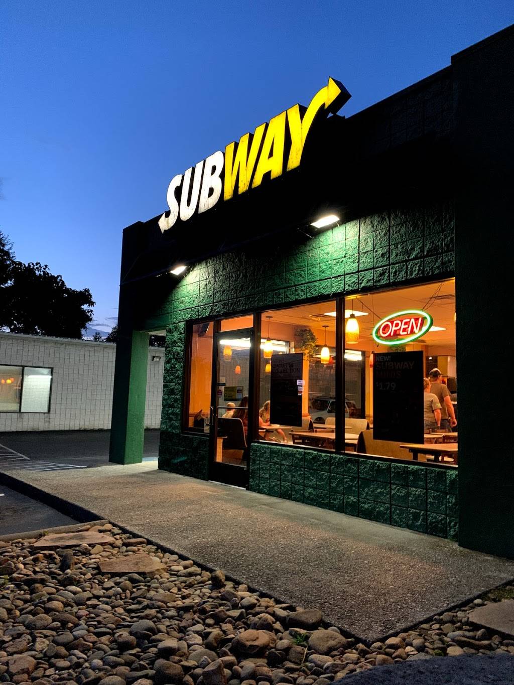Subway | restaurant | 610 Dolly Parton Pkwy, Sevierville, TN 37862, USA | 8654298741 OR +1 865-429-8741