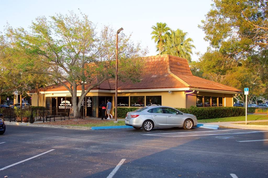 Legends Tavern and Grille | restaurant | 10079 W Oakland Park Blvd, Sunrise, FL 33351, USA | 9547427115 OR +1 954-742-7115