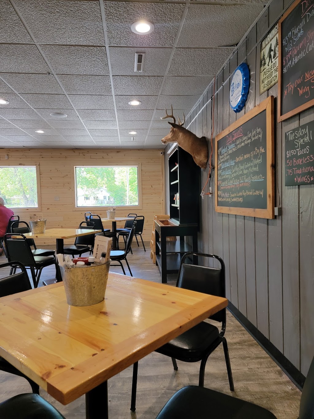 Jenns Place | restaurant | 13675 Gratiot Rd, Hemlock, MI 48626, USA | 9893010345 OR +1 989-301-0345