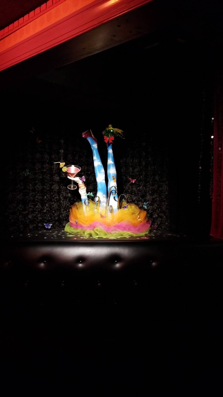 Lips Drag Queen Show Palace, Restaurant & Bar | night club | 1421 E Oakland Park Blvd, Fort Lauderdale, FL 33334, USA | 9545670987 OR +1 954-567-0987